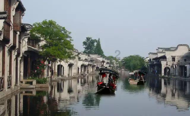 苹果型身材选择什么样上衣时尚又显瘦？有没有平价推荐？游戏画面